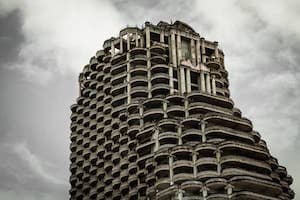 Sathorn Unique - Tòa tháp ma sừng sững giữa lòng Bangkok