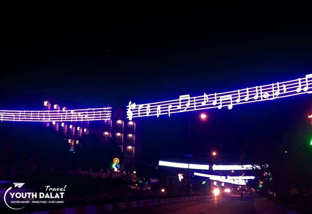 con đường tranh festival hoa Đ&agrave; Lạt năm 2015 