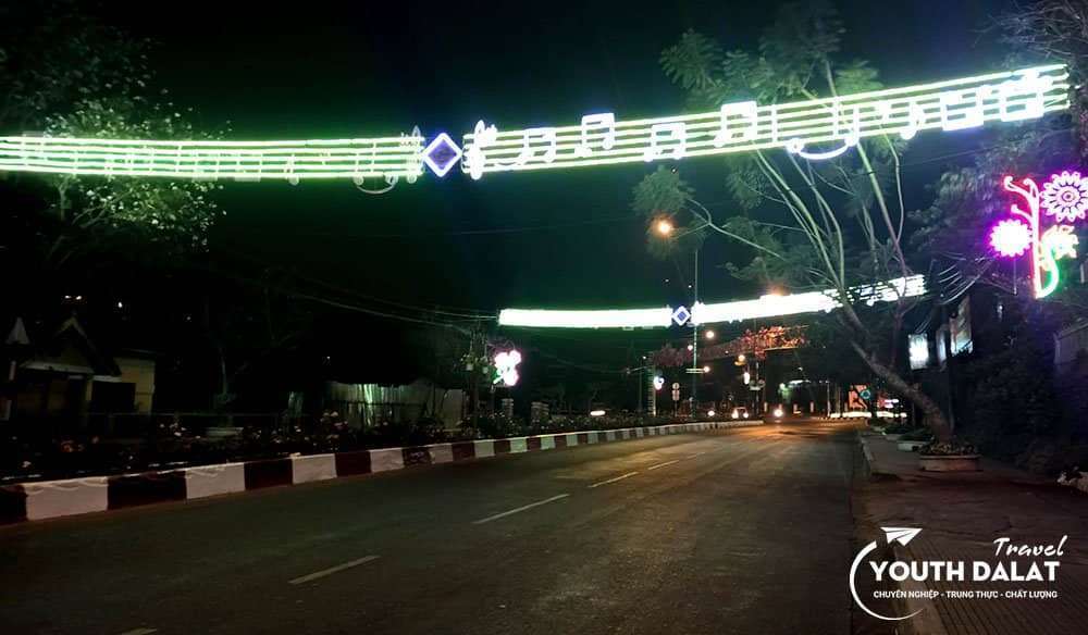 con đường tranh festival hoa Đ&agrave; Lạt năm 2015 