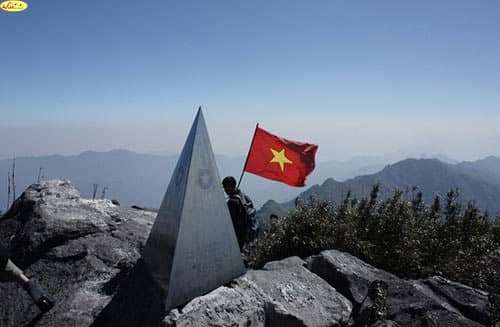 đu d&acirc;y vượt th&aacute;c